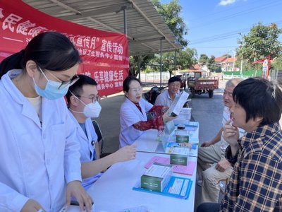 关爱老年口腔 乐享健康生活--济南市钢城区汶源街道办事处卫生服务心开展口腔健康咨询宣传活动